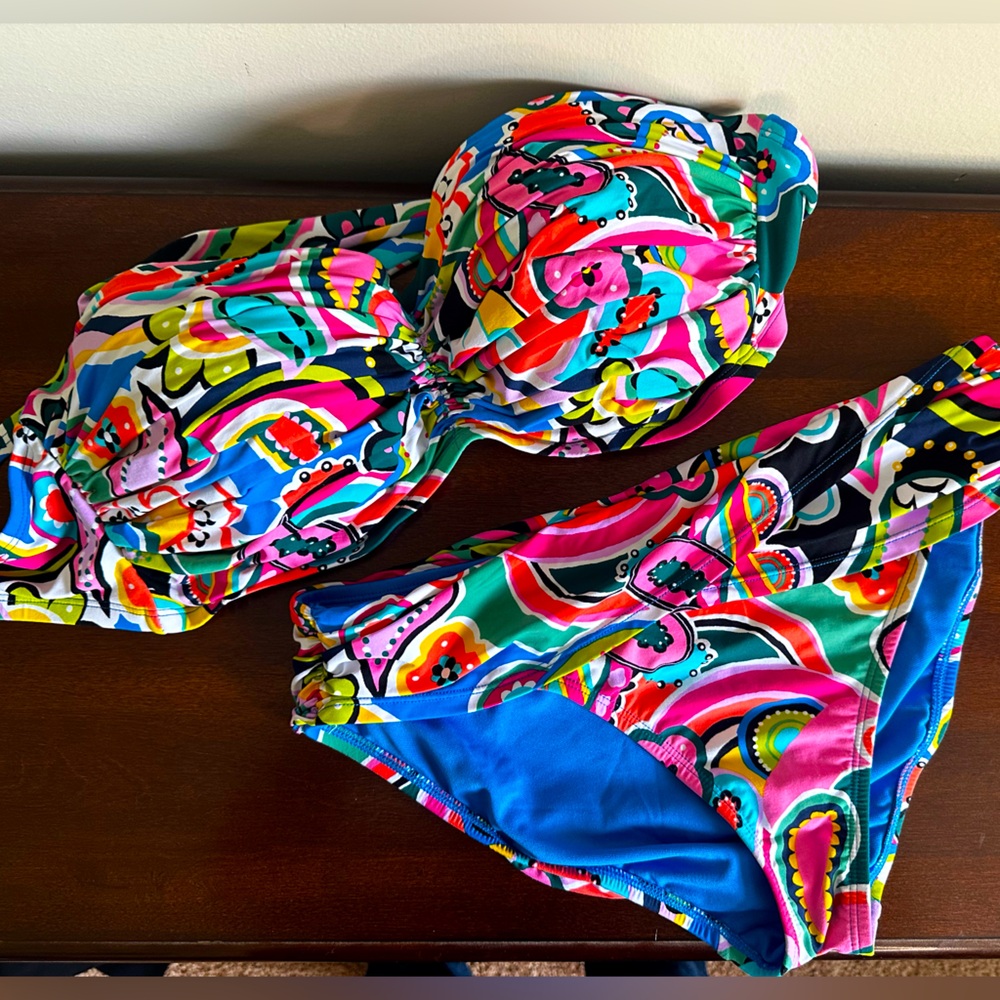 Bleu Rod Beattie swimsuit 2 piece. Very good condition. Size 10 bottom, 38 D top